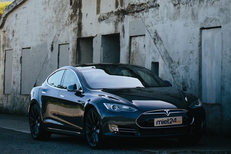 Tesla Model 3-3