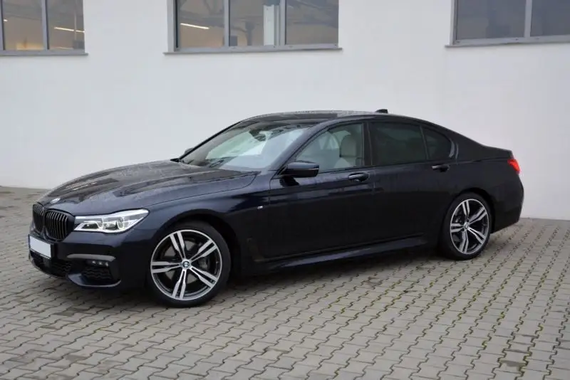 BMW M760e xDrive Limousine-7