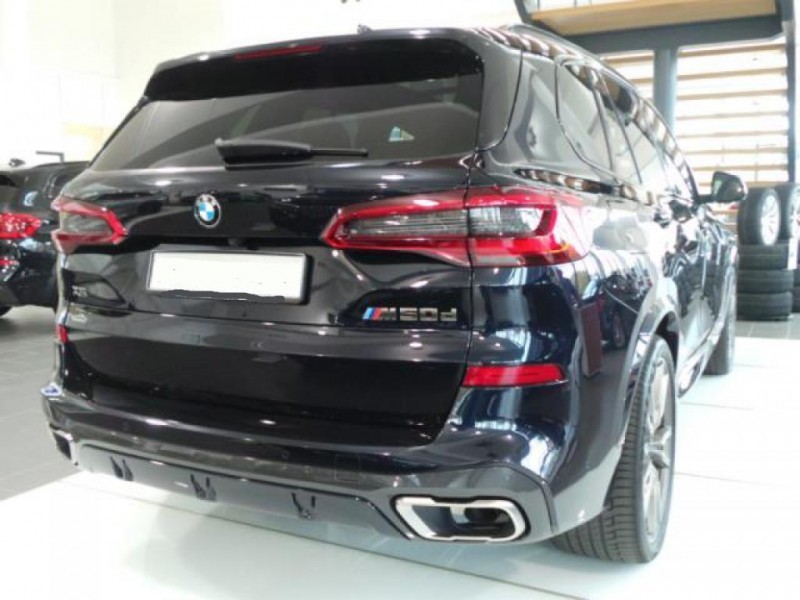 BMW X5 M50i*