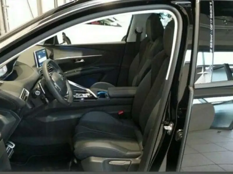 Peugeot 3008 V2 Allure PureTech 130 EAT8-9