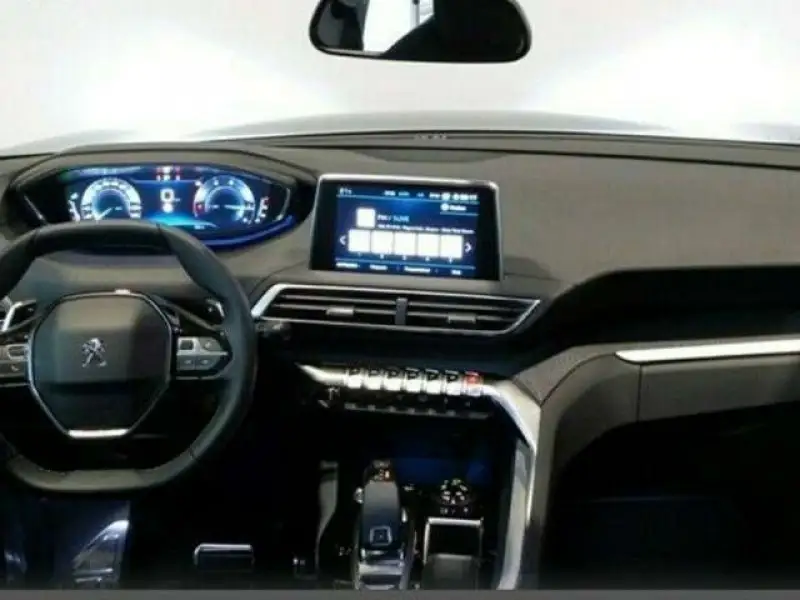 Peugeot 3008 V2 Allure PureTech 130 EAT8-7