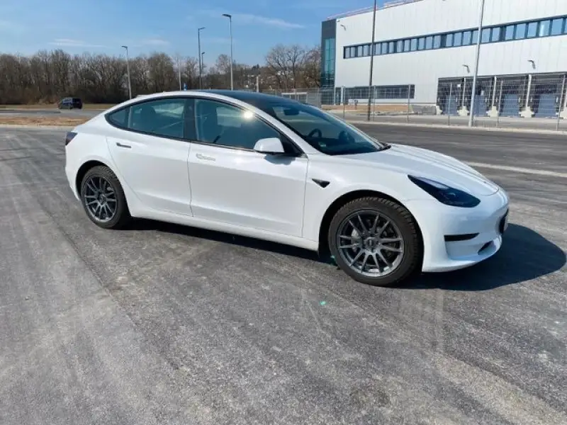 Tesla Model 3 Standard-7