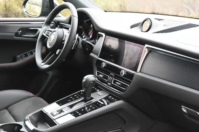 Porsche Macan GTS-13