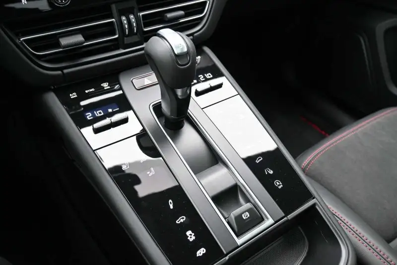 Porsche Macan GTS-14